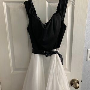 Windsor Black/White Short Dress